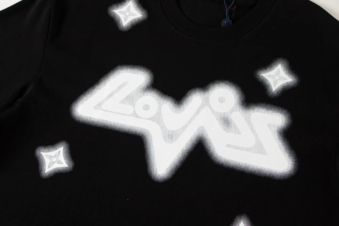 🅿️146 Style: 2026 new LOUIS VUITTON short-sleeved T-shirt Material: High version 300g double yarn combed cotton Size: S～XL Color: Black Style number: H1050